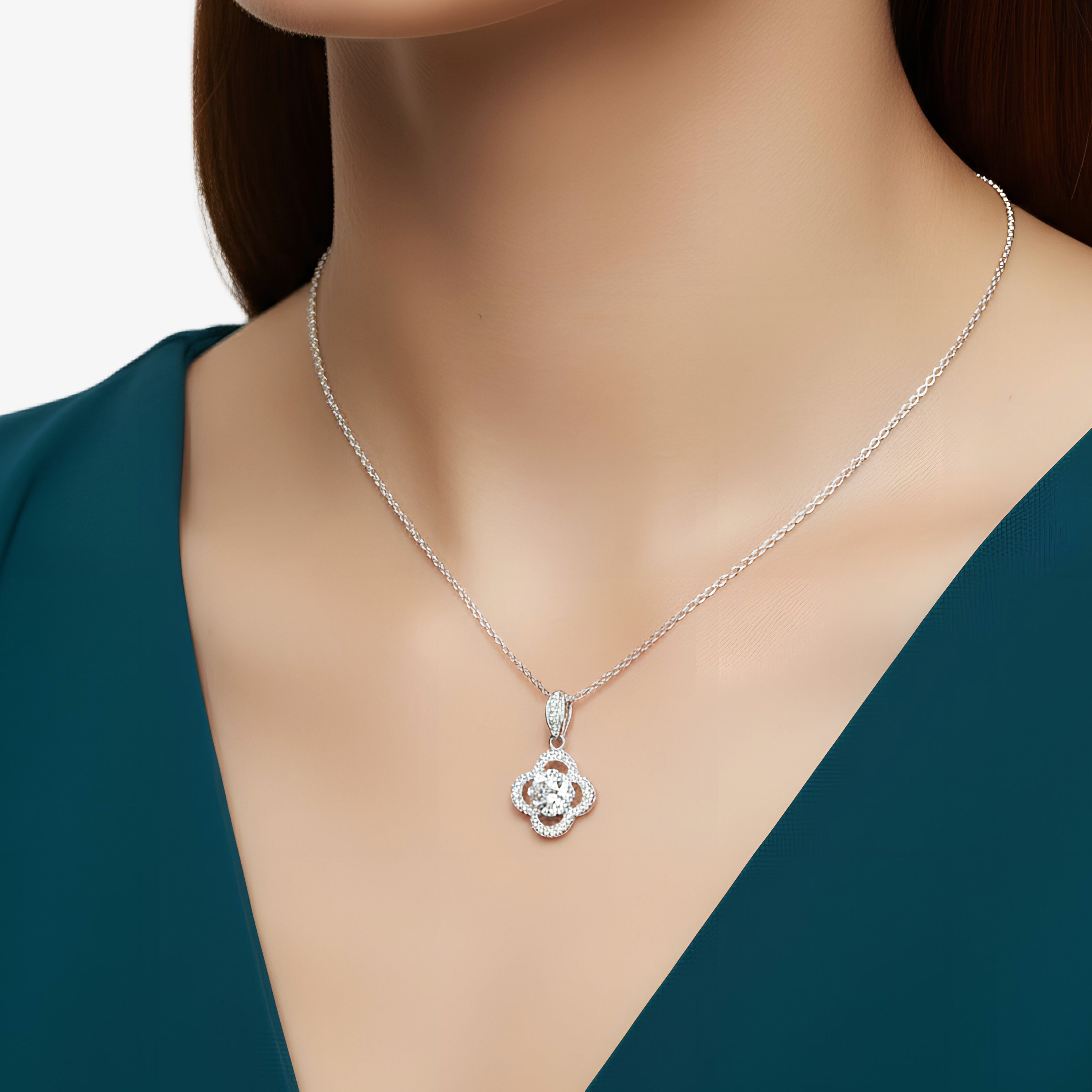 Lucky charm shamrock necklace in 925 sterling silver