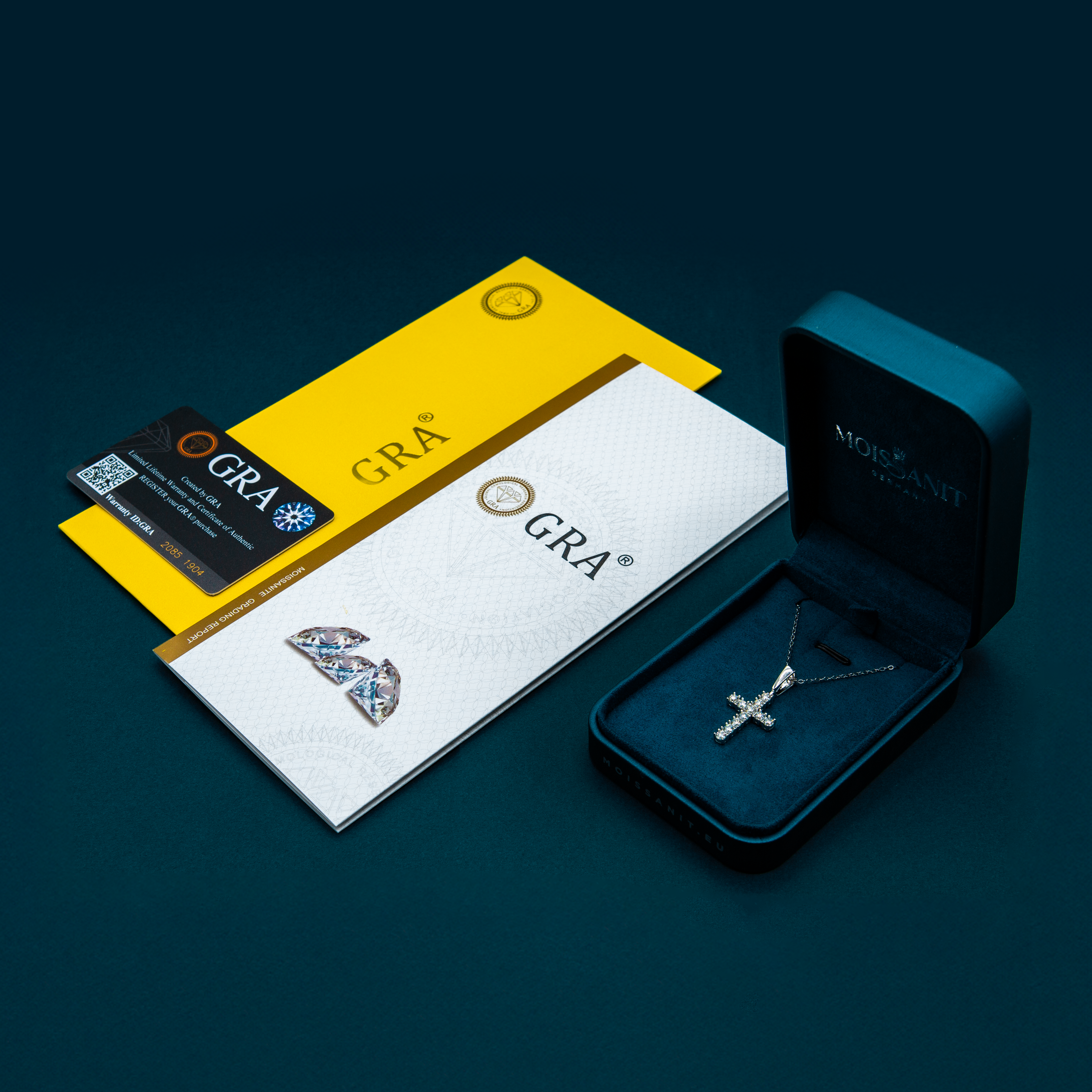 925 silver cross pendant with moissanite