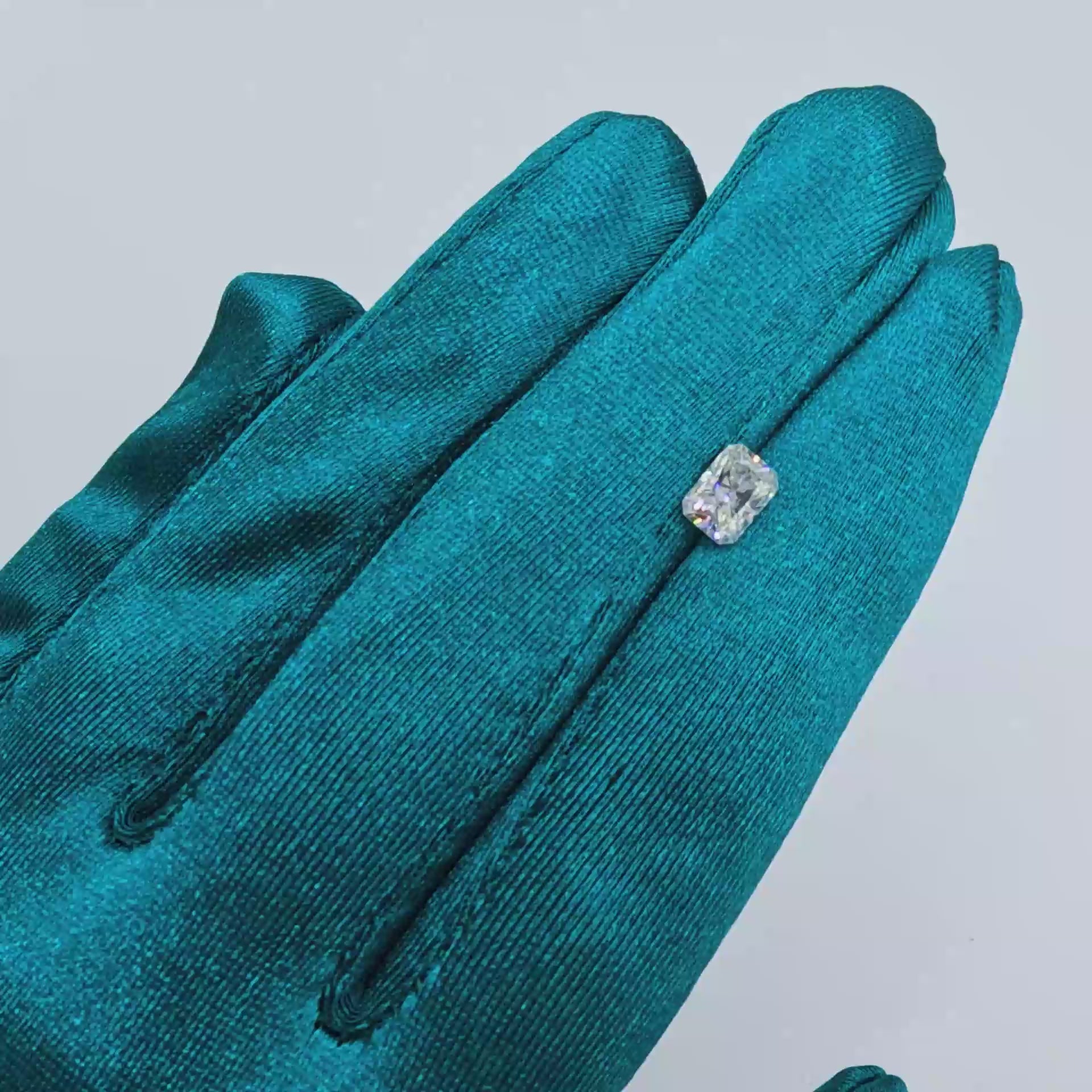 1.0 ct Radiant-Cut Moissanite – Unmatched Brilliance and Elegance
