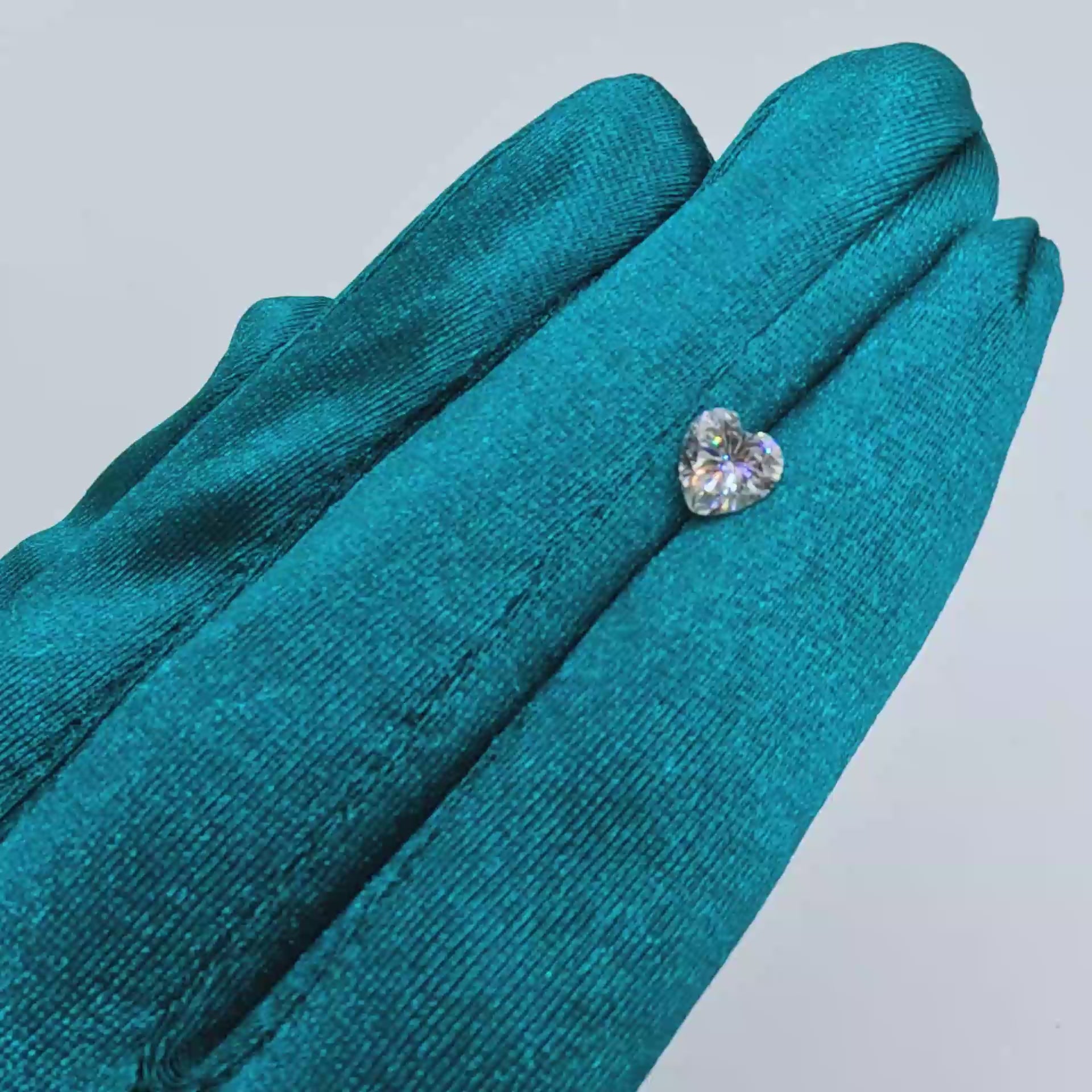 1.0 ct Heart-Cut Moissanite – A Symbol of Love & Elegance