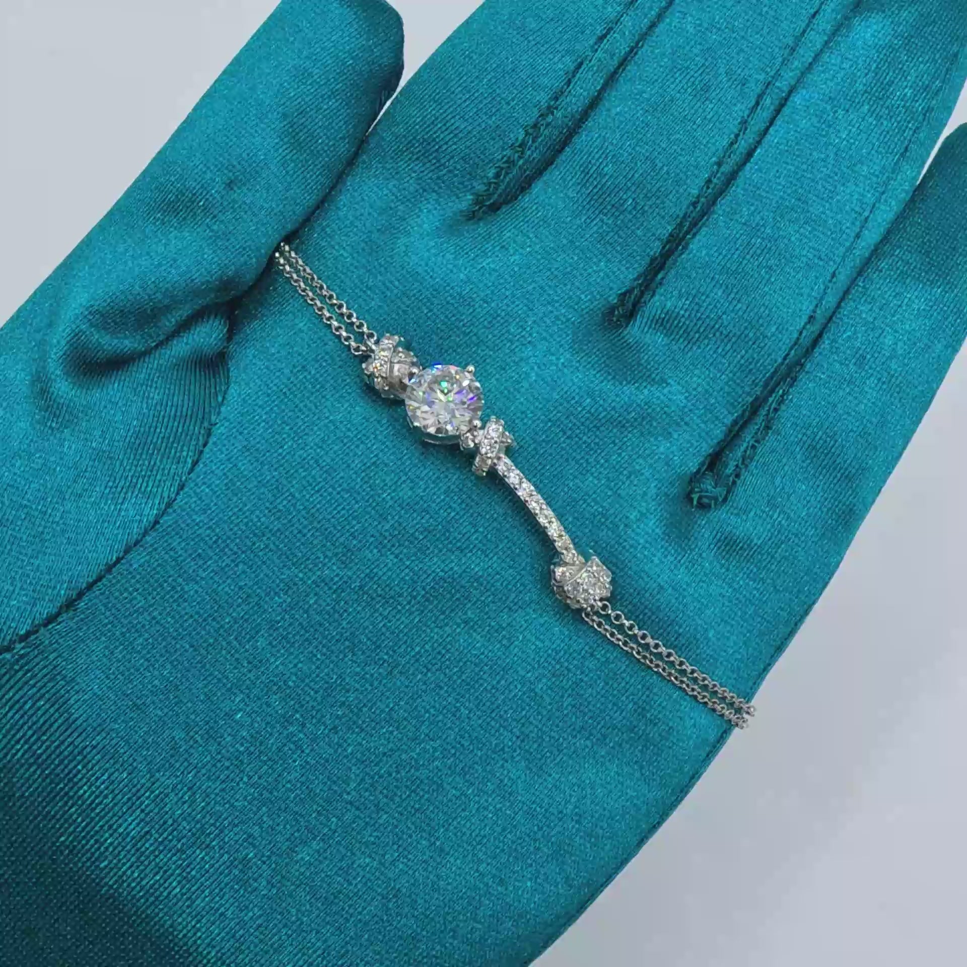 Sterling silver pull bracelet with moissanite, 2 carat for women