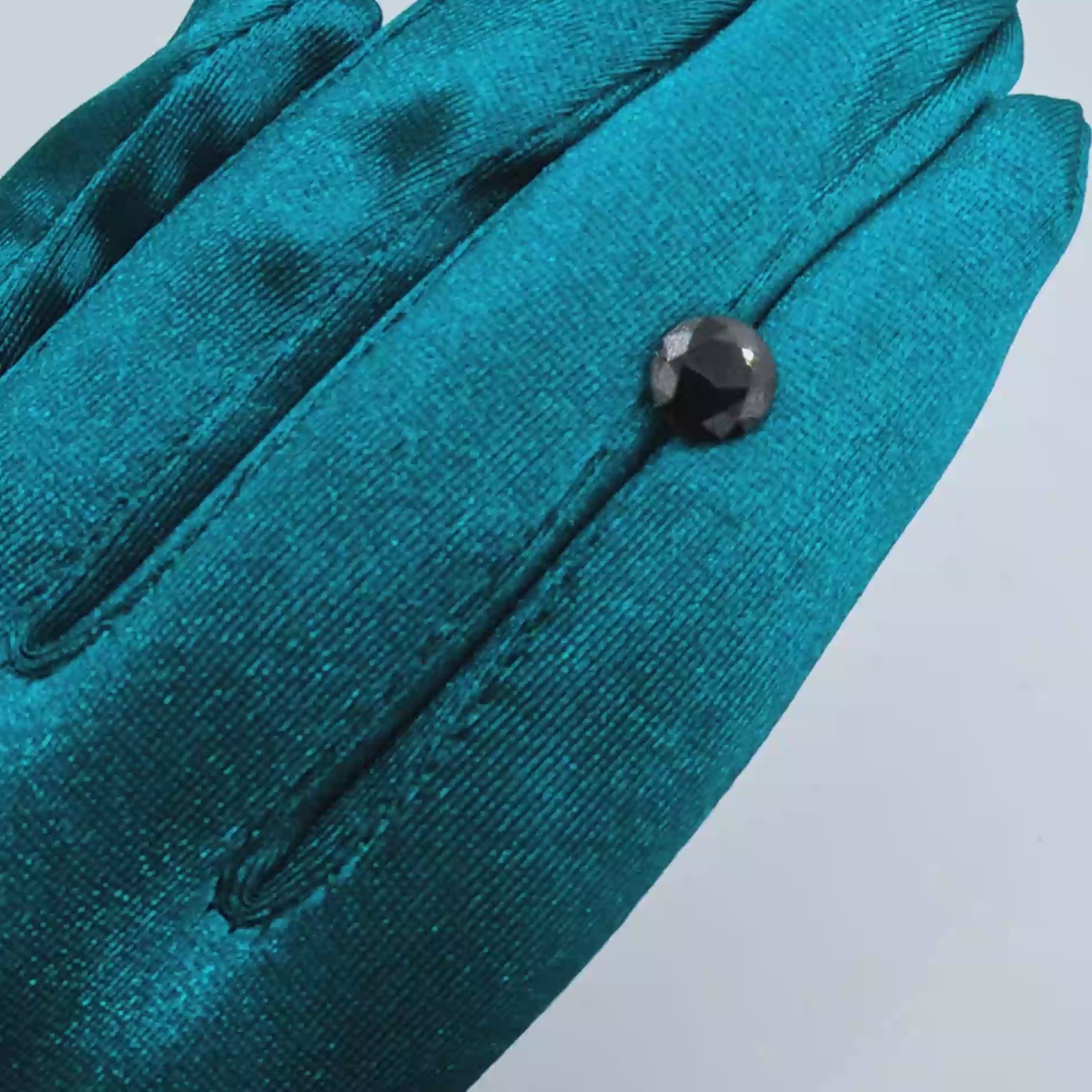 Black moissanite stone (1ct-2ct) - Round shape, VVS1 clarity